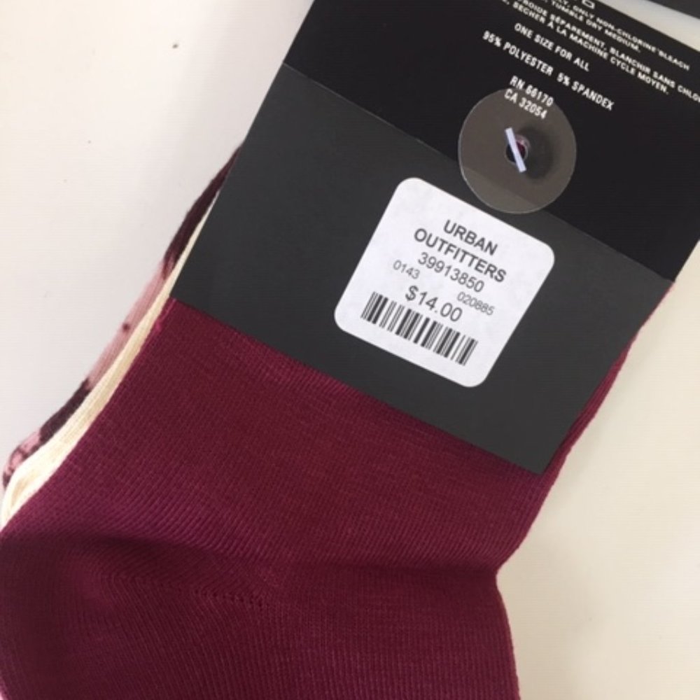 NWT URBAN OUTFITTERS pack of 3 cotton socks maroon - Picture 3 of 3